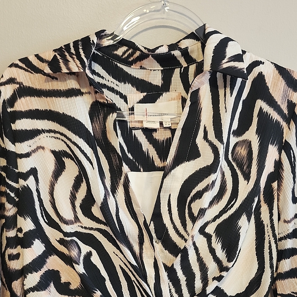 Anthropologie VNeck Neutral Zebra Print Faux Wrap Dress Smocked Cuffs Size 6 - Picture 4 of 10